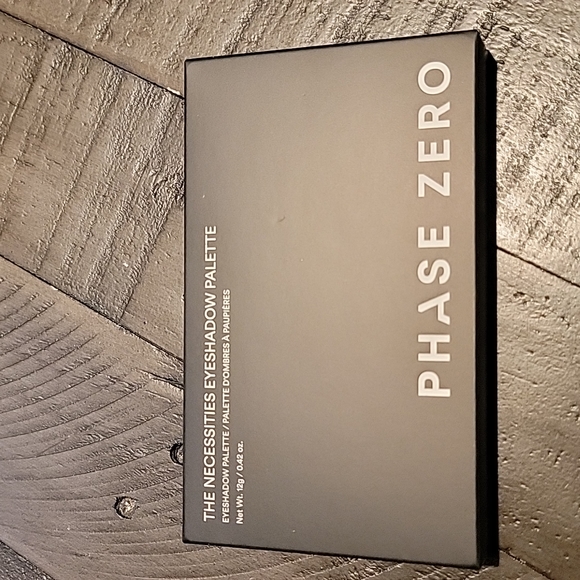 PHASE ZERO The Necessities Eyeshadow Palette - NIB - Picture 3 of 4